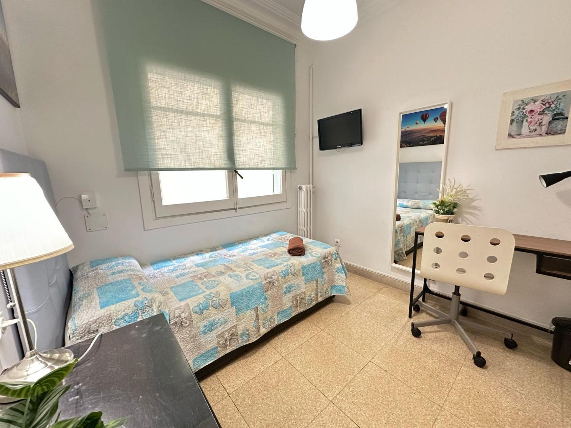 Alojamiento Nuevo Balmes Barcelona Exterior photo